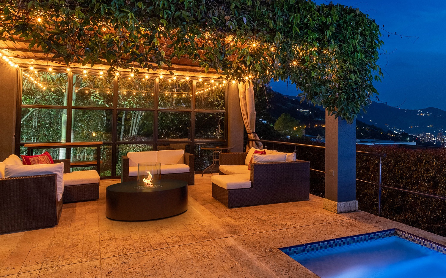 Galio Fire Pit Black-render 1 - cropped