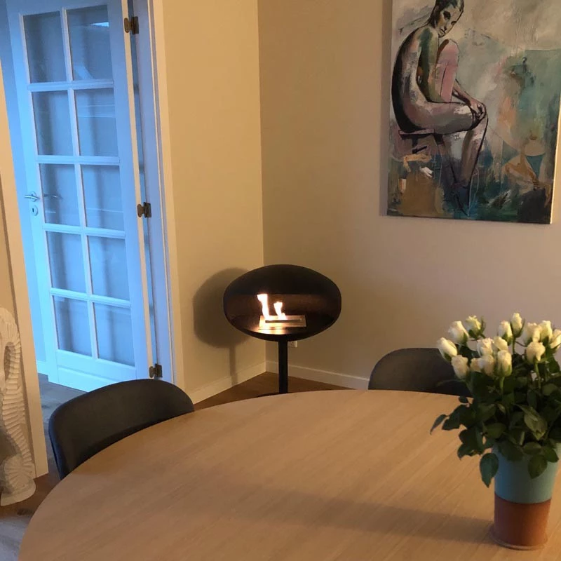 all-black-cocoon-pedestal-in-dinning-room