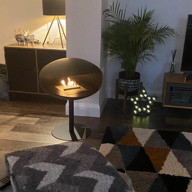 black-freestanding-cocoon-pedestal-bioethanol-fireplace